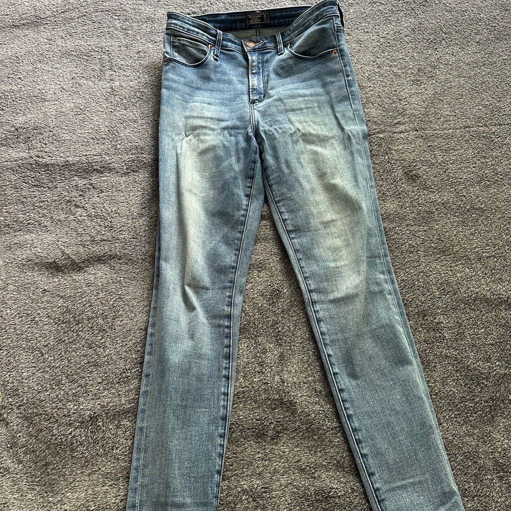 Abercrombie & Fitch Medium Wash Jeans size 27